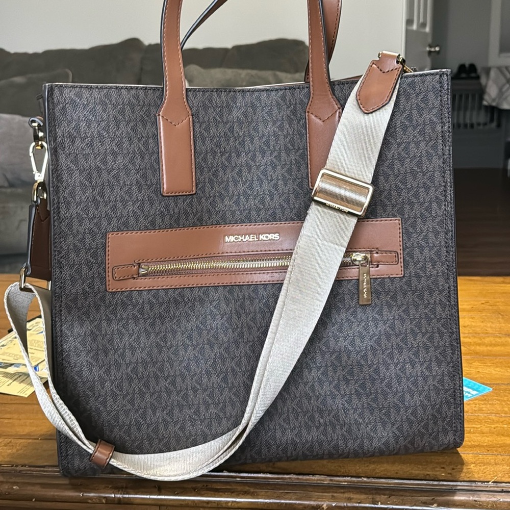 MICHAEL KORS KENLY LARGE NS TOTE SATCHEL BAG. Excellent condition!